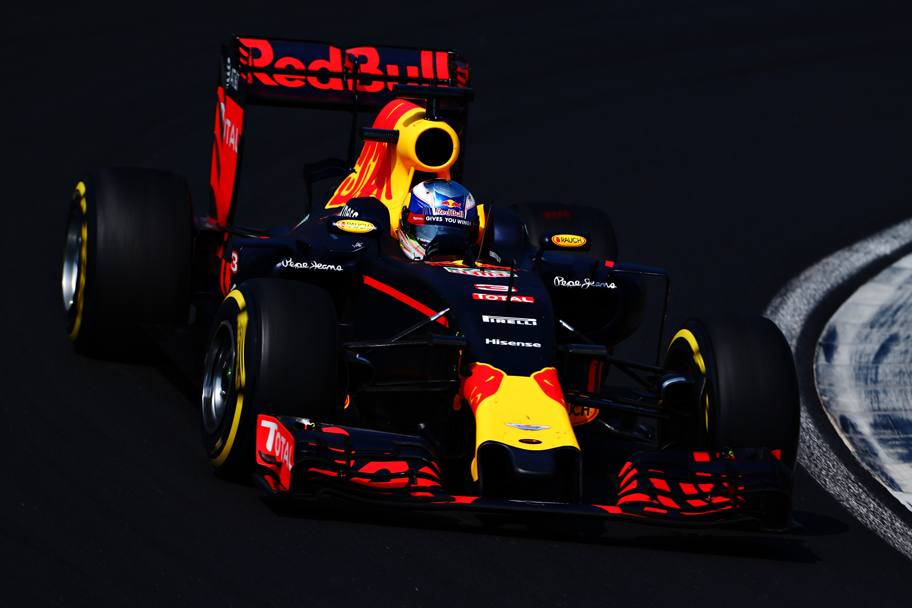 Ricciardo con la sua Red Bull sull&#39;Hungaroring. Getty